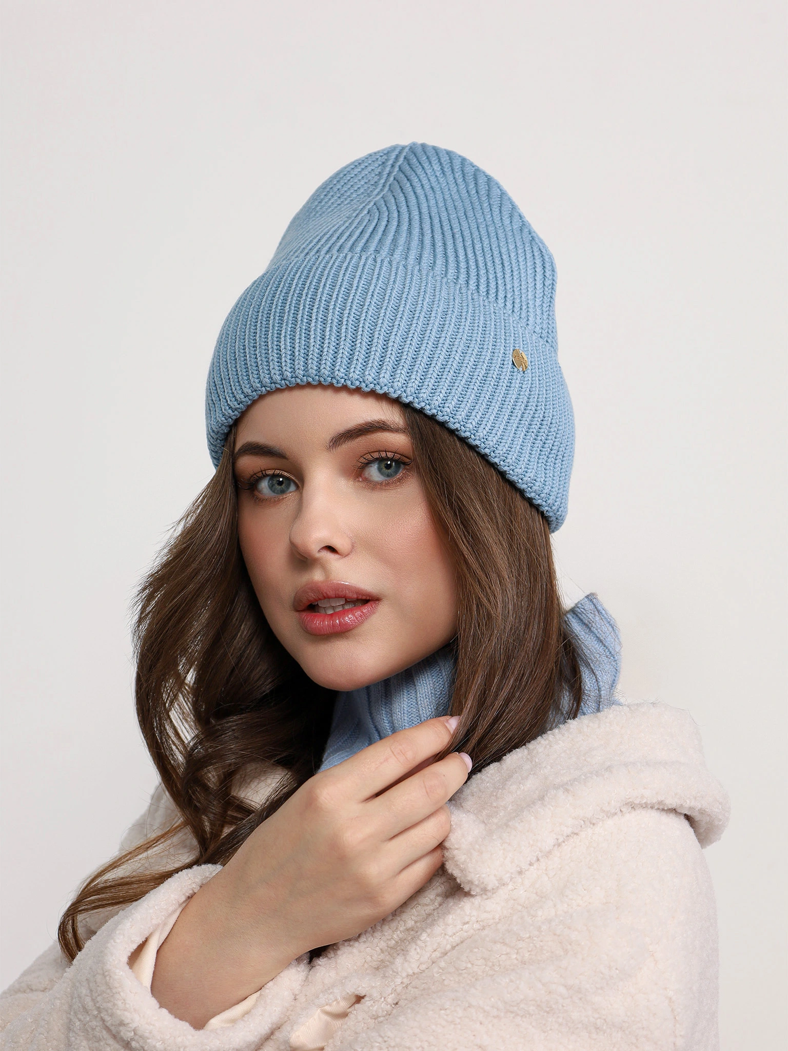 Шапка-бини из смесовой вискозы с отворотом на подкладе в ассортименте